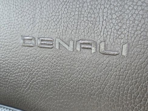 Used 2021 GMC Yukon Denali w/ LPO, Illumination Package AWD/4WD image 19