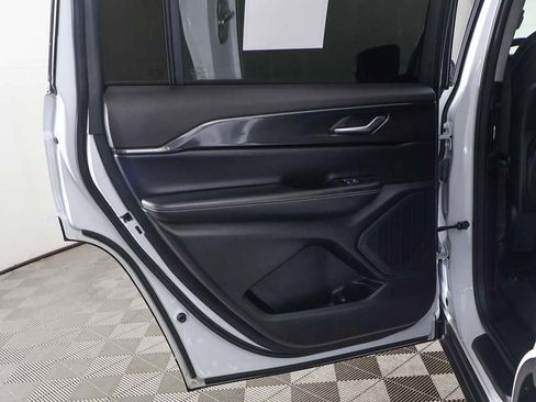 Used 2023 Jeep Grand Cherokee L Laredo image 23