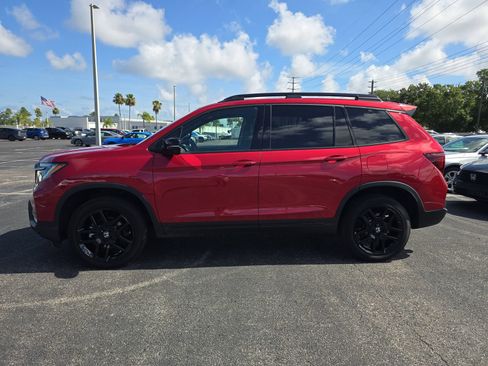 Certified 2025 Honda Passport Black Edition image 6
