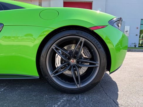 Used 2018 McLaren 570S Spider image 9