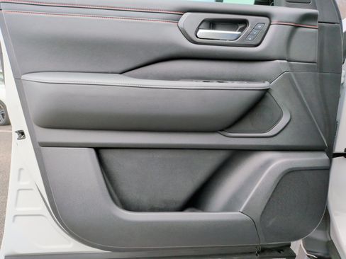 Used 2025 Nissan Armada PRO-4X w/ Pro-4X Premium Package image 27