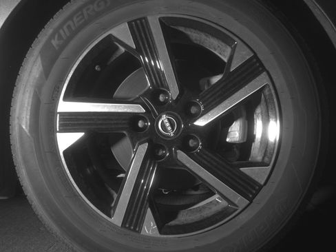 Used 2025 Nissan Sentra SV FWD image 13