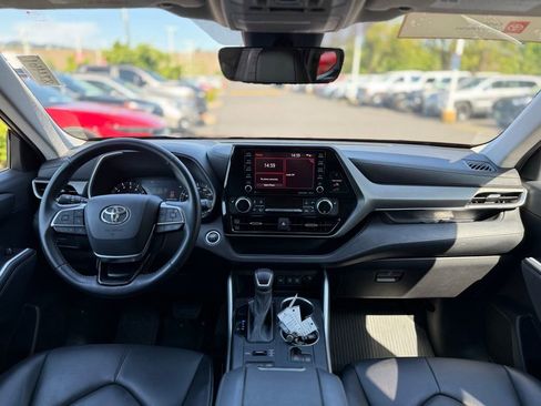 Certified 2021 Toyota Highlander XLE AWD/4WD image 23