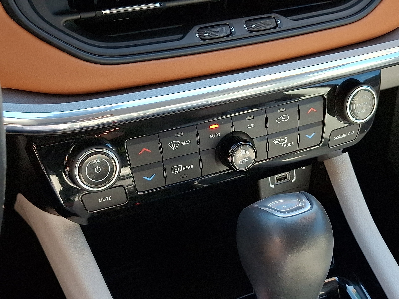 Certified 2022 Jeep Compass Limited AWD/4WD image 16