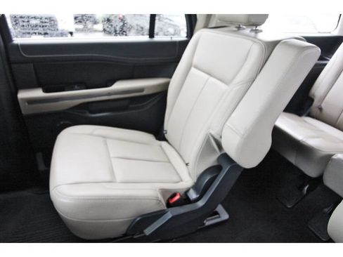 Used 2023 Ford Expedition XLT RWD image 11