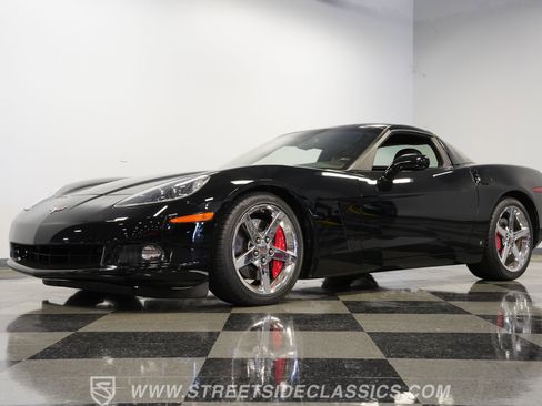 Used 2007 Chevrolet Corvette Coupe w/ Performance Package RWD image 22