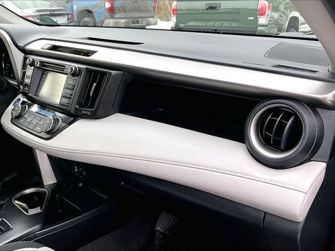 Used 2018 Toyota RAV4 LE image 17