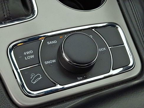 Used 2021 Jeep Grand Cherokee Limited w/ Luxury Group II AWD/4WD image 24
