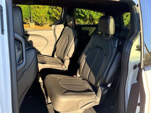 New 2026 Chrysler Pacifica Select w/ S Appearance Package FWD image 18