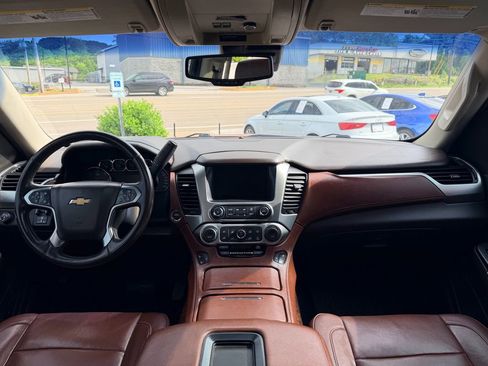 Used 2015 Chevrolet Suburban LTZ RWD image 20
