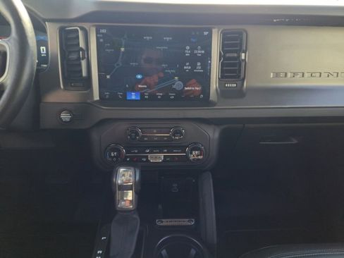 Used 2025 Ford Bronco Badlands AWD/4WD image 11