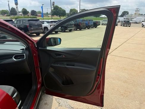 Used 2024 Chevrolet Equinox LT AWD/4WD image 16