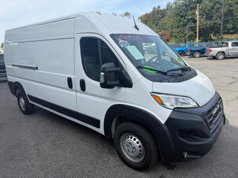 Used 2025 RAM ProMaster 2500 w/ Convenience Group image 5