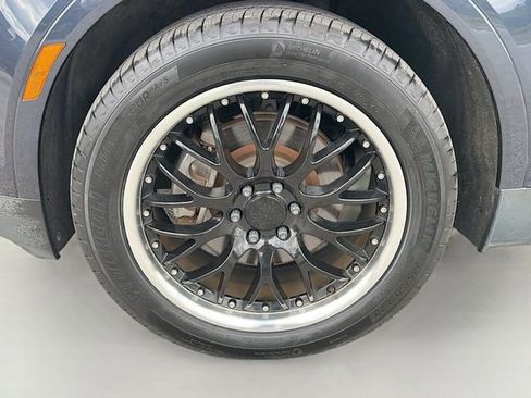 Used 2018 Cadillac XT5 FWD image 39
