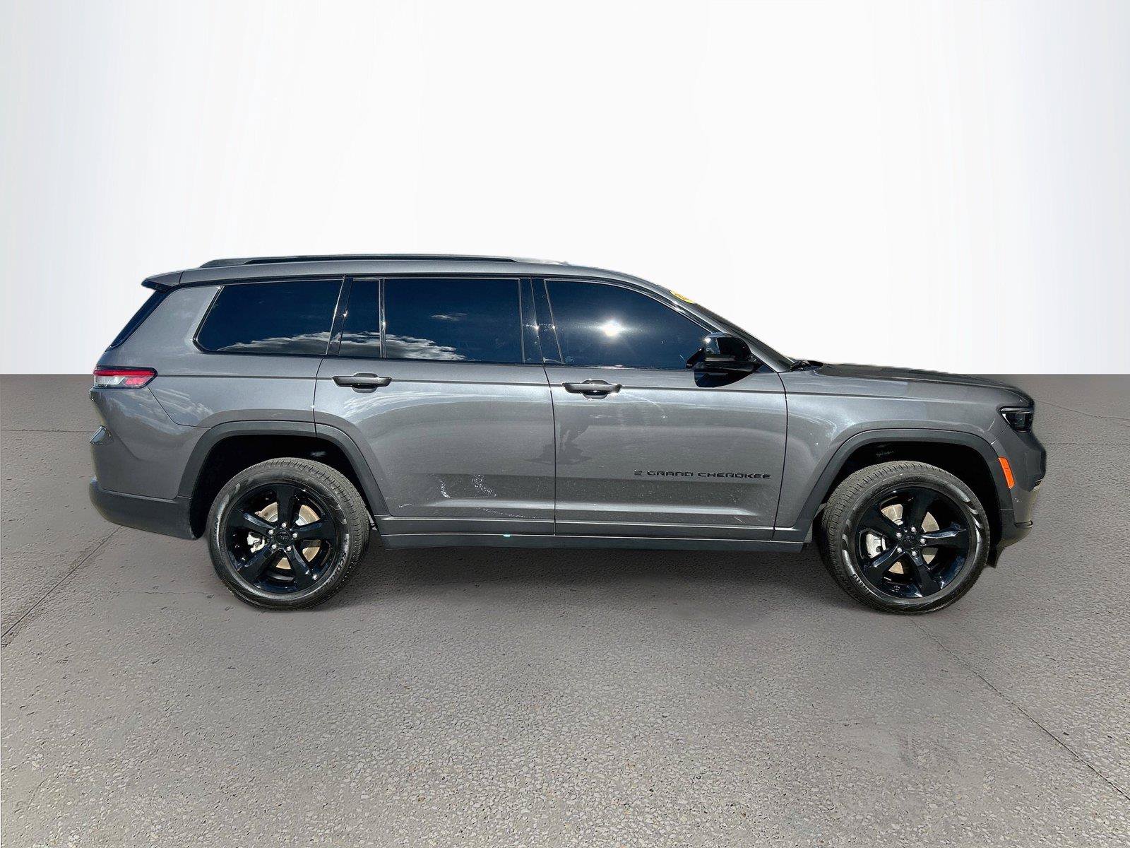 Used 2025 Jeep Grand Cherokee L Limited w/ Luxury Tech Group II AWD/4WD image 3