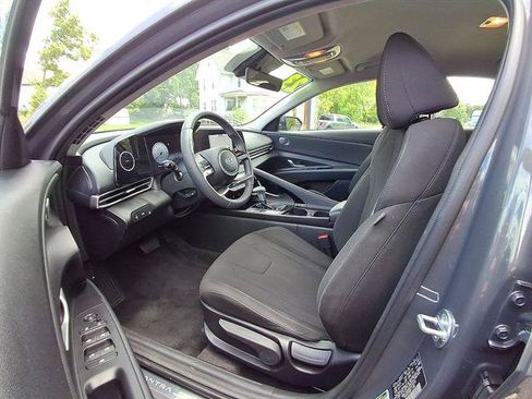 Certified 2023 Hyundai Elantra SEL w/ Convenience Package FWD image 3