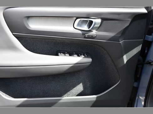 Certified 2023 Volvo XC40 B5 Plus w/ Protection Package Premier AWD/4WD image 27