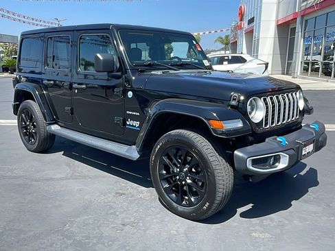 Used 2024 Jeep Wrangler Unlimited Sahara w/ Technology Group AWD/4WD image 33