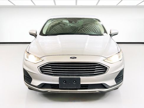 Used 2019 Ford Fusion SE image 2