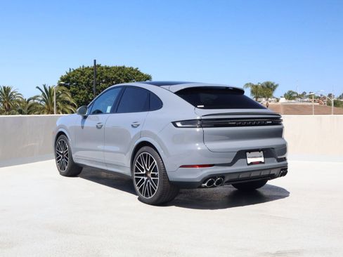 New 2026 Porsche Cayenne Coupe AWD/4WD image 3