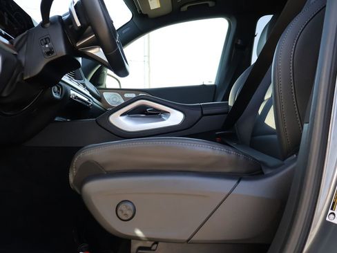Used 2025 Mercedes-Benz GLS 450 4MATIC image 42