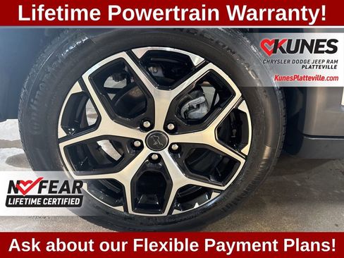 Used 2025 Jeep Compass Limited image 13