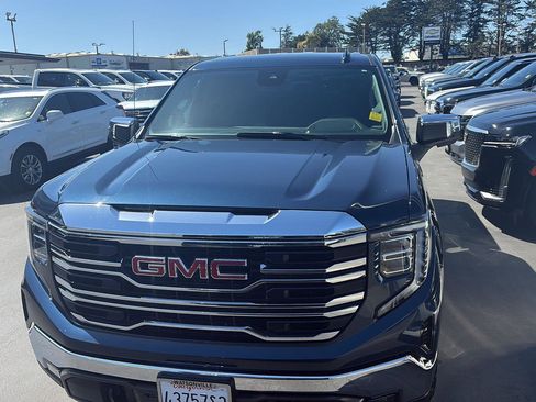 Used 2023 GMC Sierra 1500 SLT w/ X31 Off-Road Package AWD/4WD image 6