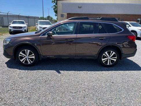 Used 2019 Subaru Outback 2.5i Limited w/ Protection Package #1 AWD/4WD image 10