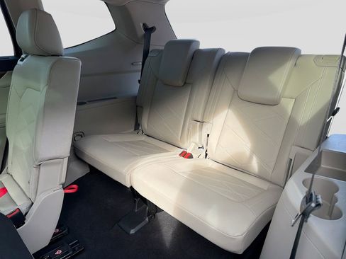 Used 2025 Volkswagen Atlas SE image 35