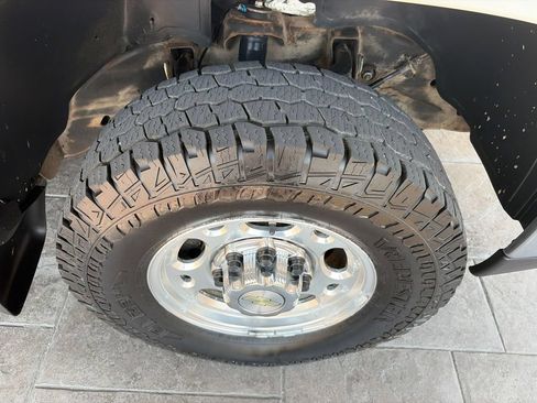 Used 2007 Chevrolet Silverado 2500 LT AWD/4WD image 23