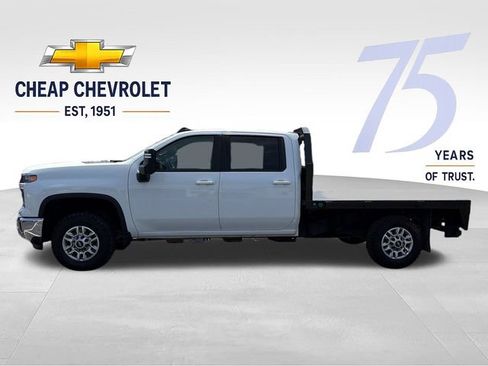 Used 2024 Chevrolet Silverado 2500 LT w/ Convenience Package AWD/4WD image 2