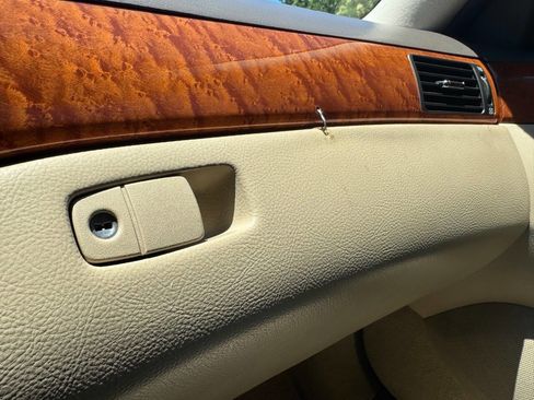 Used 2006 Lexus LS 430 RWD image 26