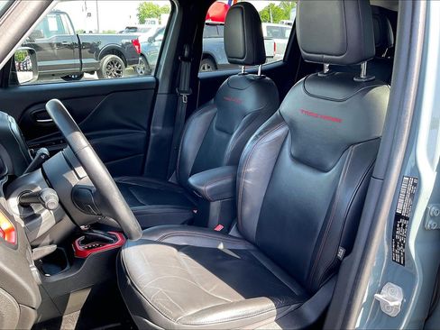 Used 2016 Jeep Renegade Trailhawk w/ Premium Trailhawk Package AWD/4WD image 23