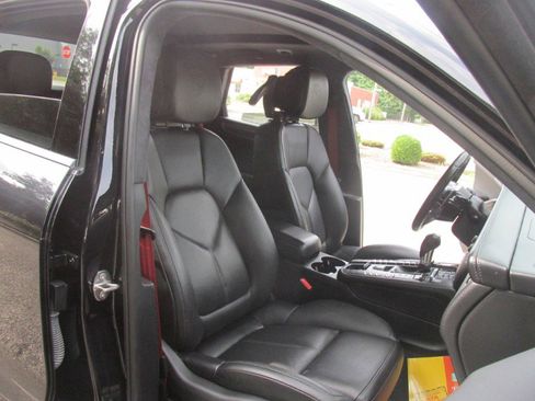 Used 2018 Porsche Macan Turbo image 57