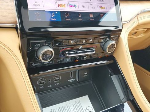 New 2025 Jeep Grand Cherokee Summit image 12