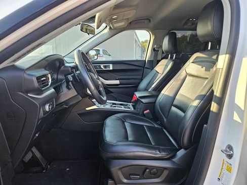 Used 2020 Ford Explorer XLT w/ Equipment Group 202A RWD image 6