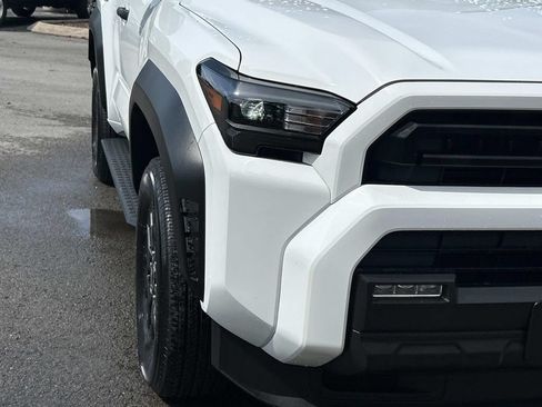 Used 2025 Toyota 4Runner SR5 AWD/4WD image 13