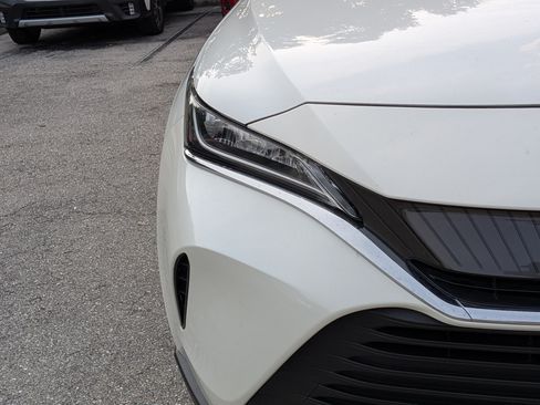 Used 2022 Toyota Venza LE AWD/4WD image 10