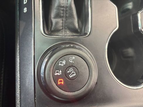 Used 2016 Ford Explorer XLT w/ Equipment Group 201A AWD/4WD image 22