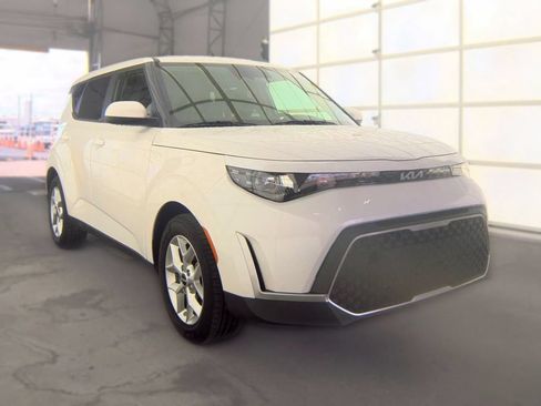 Used 2024 Kia Soul LX w/ Option Group 015 FWD image 2