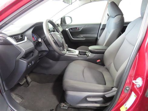 Used 2021 Toyota RAV4 LE FWD image 17