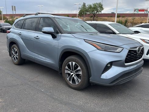 Used 2022 Toyota Highlander XLE AWD/4WD image 7