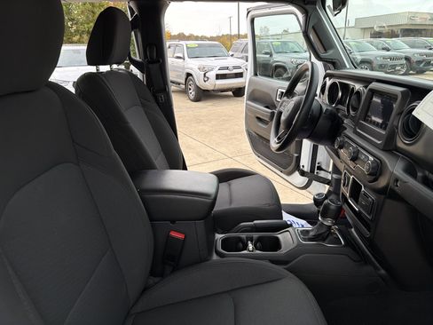 Used 2023 Jeep Gladiator Sport image 26