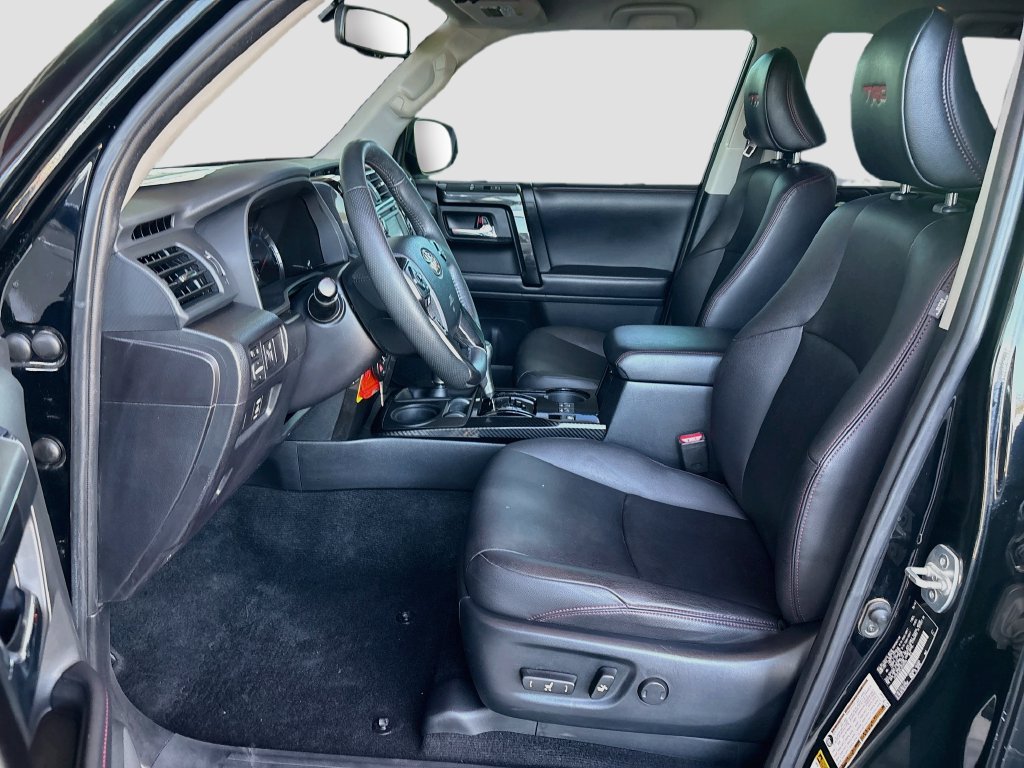 Used 2018 Toyota 4Runner TRD Off-Road Premium AWD/4WD image 18