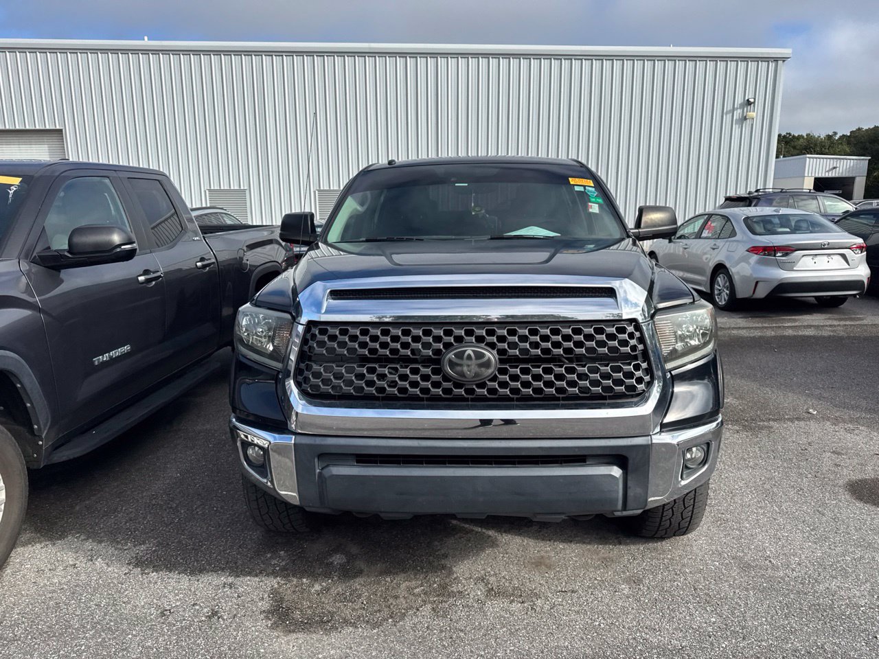 Used 2018 Toyota Tundra SR5 w/ SR5 Upgrade Package AWD/4WD image 2