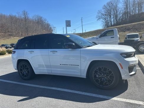 Used 2025 Jeep Grand Cherokee Summit image 8