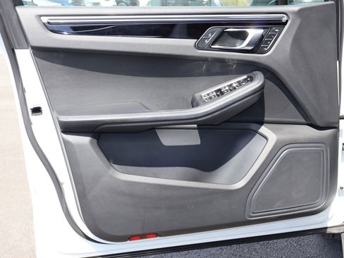 Certified 2023 Porsche Macan Turbo AWD/4WD image 14