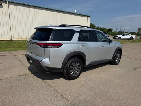Used 2024 Nissan Pathfinder SV AWD/4WD image 3