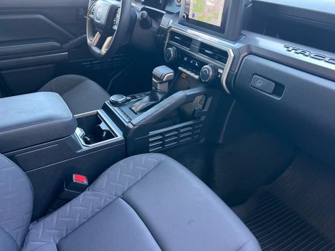 Used 2025 Toyota Tacoma SR5 w/ SR5 Upgrade Package AWD/4WD image 19