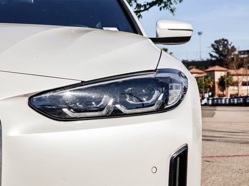 Used 2023 BMW i4 eDrive40 image 10